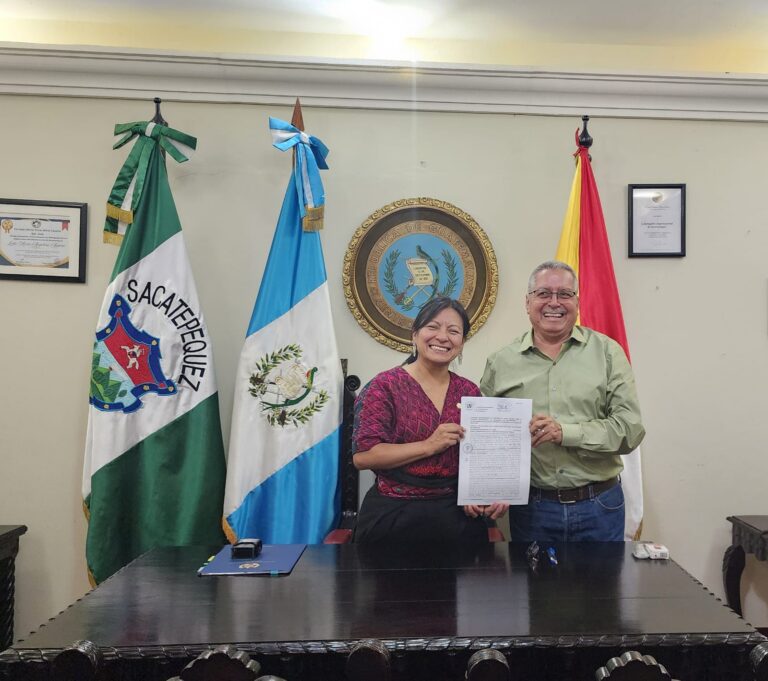 Firma de Convenio 16-2024 Extraordinario, Proyecto: Mejoramiento Calle El Mora, Zona 2, San Lucas Sacatepéquez, Sacatepéquez