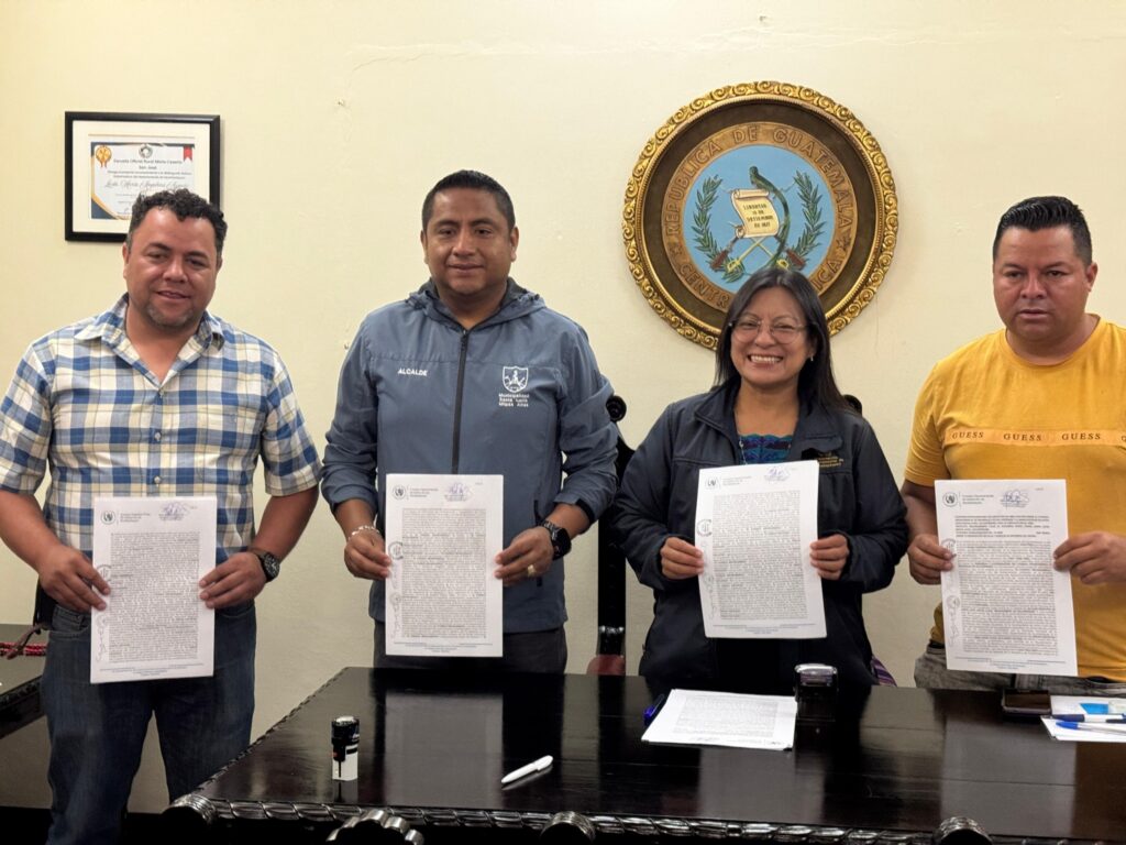 Firma de Convenio Extraordinario No. 15-2025 para el proyecto: “Mejoramiento Calle La Acuarela Santo Tomas Santa Lucia Milpas Altas”, con fondos del CODEDE Sacatepéquez